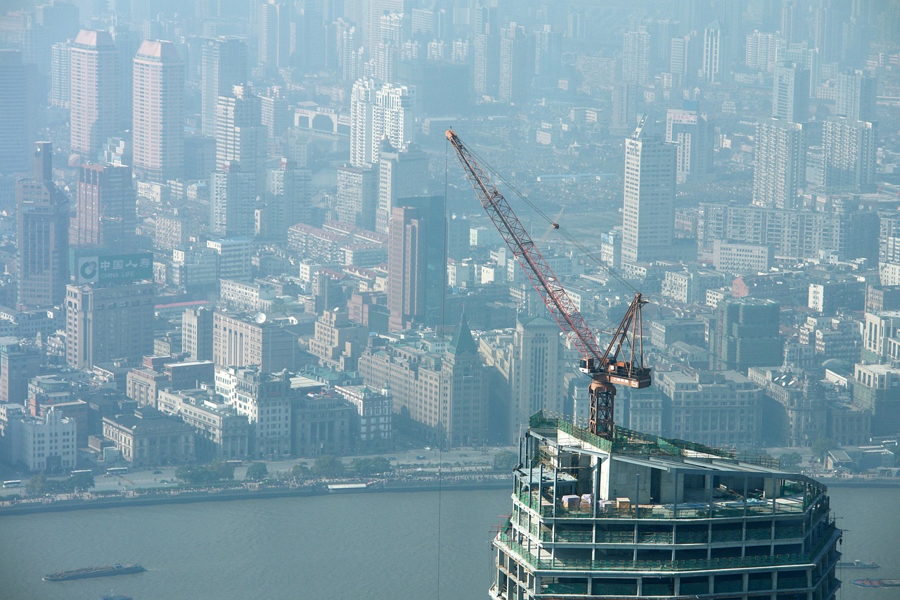 上海房价走势图揭示城市发展与房地产市场的紧密联动关系